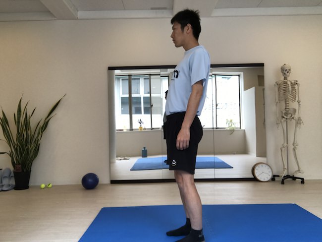 骨盤前方移動による首・肩の痛み